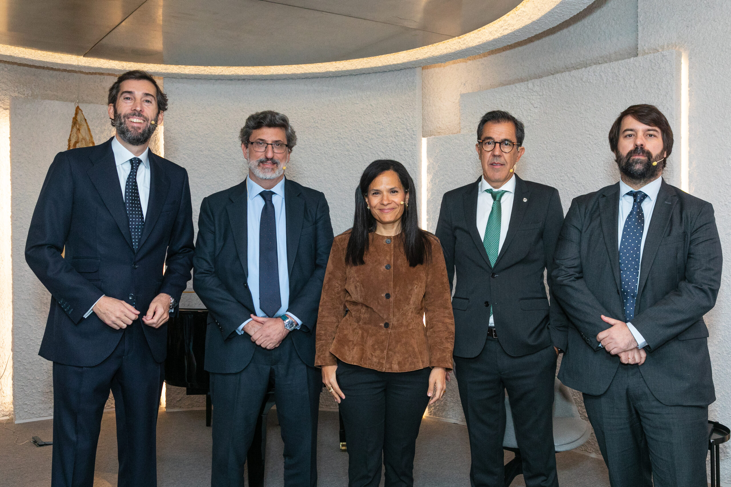 De izquierda a derecha, Joaquín López-Chicheri, presidente ejecutivo de Vitruvio; César Morales Romero-Requejo, Socio de Andersen y Secretario Técnico de la comisión ejecutiva de Asocimi; Sandra Daza, CEO de GESVALT; Álvaro Rubio, presidente de AP67; y Felipe de los Ríos, socio de LIFT Asset Management y director general de Almagro Capital.